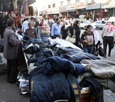 حملة لإزالة البسطات العشوائية في مجمع رغدان