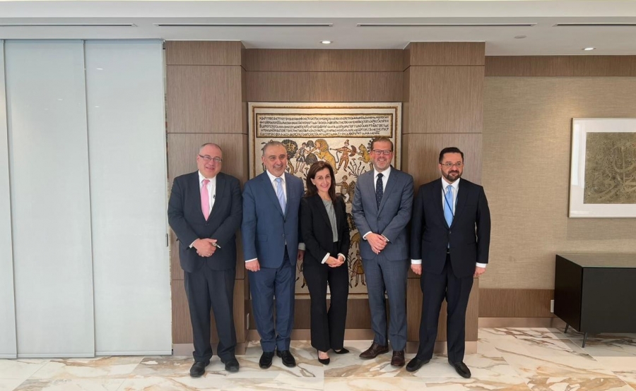 وزيرا التخطيط والمالية يلتقيان مساعد نائب وزير الخارجية الأمريكي