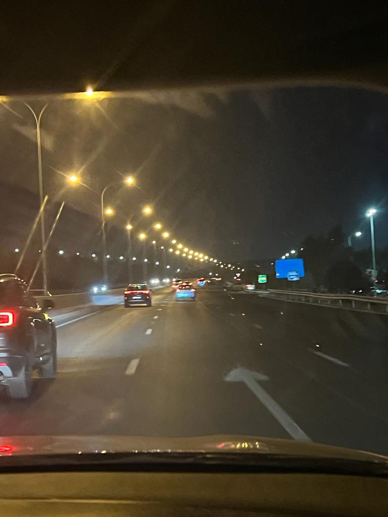 الأشغال: إعادة انارة طريق المطار بالكامل