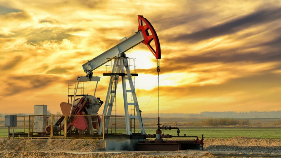 النفط يصعد متأثرا بانخفاض مخزونات الوقود الأميركية