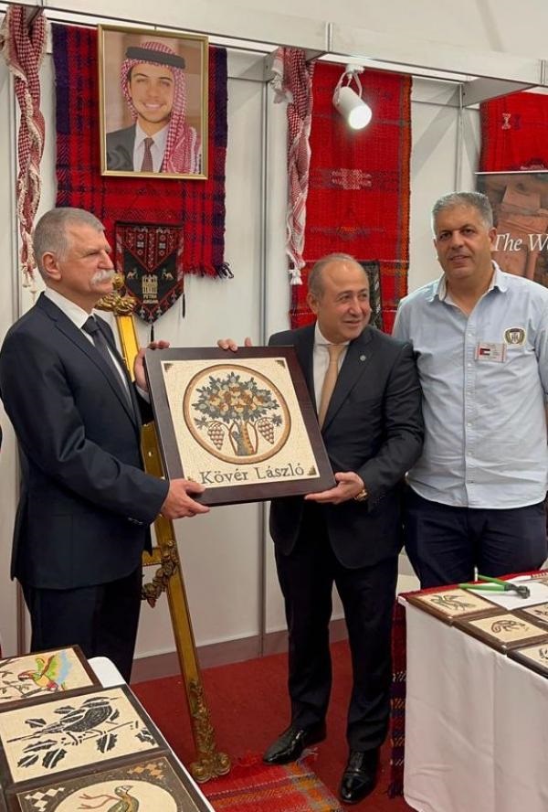 بالصور ... الأردن يشارك في معرض الثقافة العربي بهنغاريا