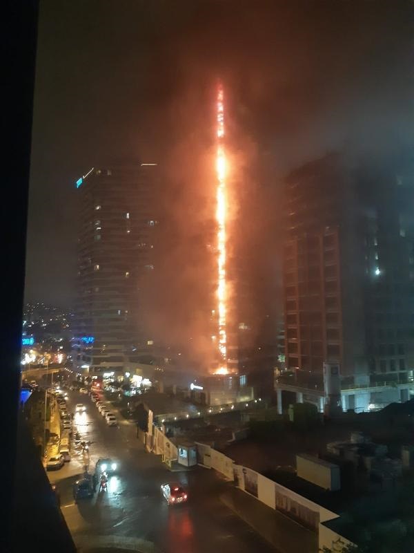 بالفيديو ... حريق ضخم في بناء مكون من 24 طابقا باسطنبول