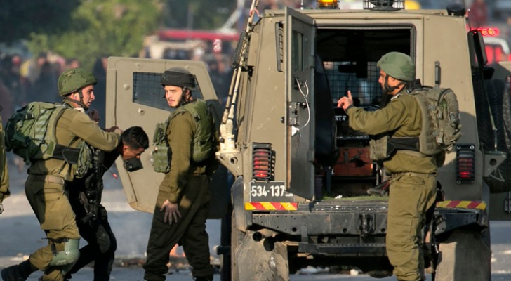 الاحتلال يعتقل 4 فلسطينيين في القدس