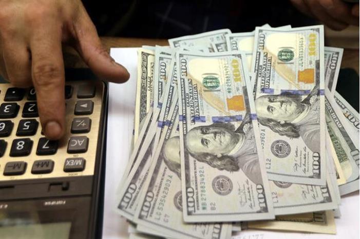 الدولار يكسر الأرقام القياسية في مصر