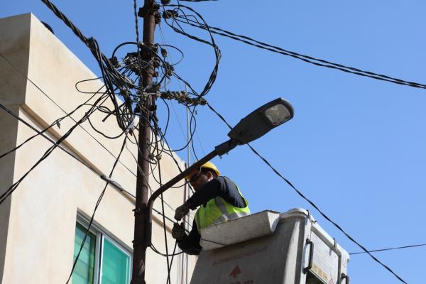 بلدية اربد تبدأ تركيب وحدات إنارة موفرة للطاقة