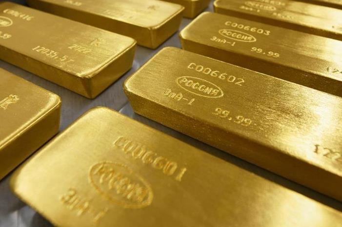 الذهب ينخفض عالمياً متجهاً لتكبد خسارة أسبوعية