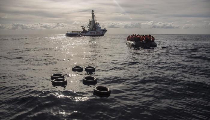 قتيل ومفقودون في انقلاب قارب مهاجرين