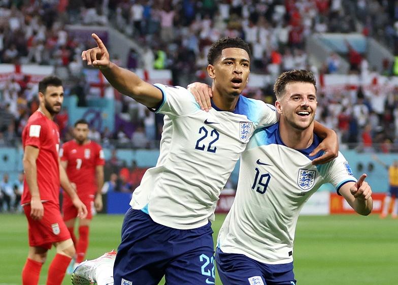 إنجلترا تصعق إيران بثلاثة أهداف في 45 دقيقة