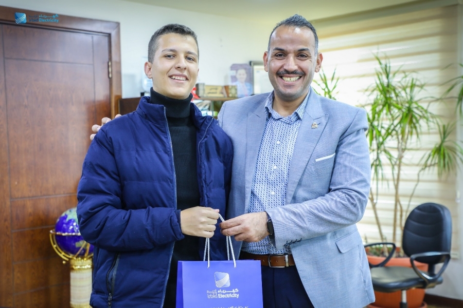 كهرباء اربد تكرم الطالب الخطيب الحائز على المركز الثالث في مسابقة تحدي القراءة العربي الدولي