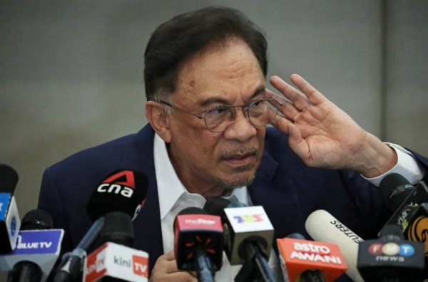 تعيين زعيم المعارضة الماليزي رئيسا للوزراء