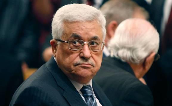 إعلام عبري: عباس أمر بتفكيك خلايا المقاومة بالضفة