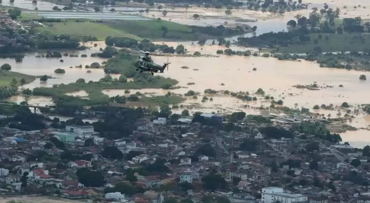 قتيلان و4 آلاف مشرد جراء أمطار غزيرة في البرازيل