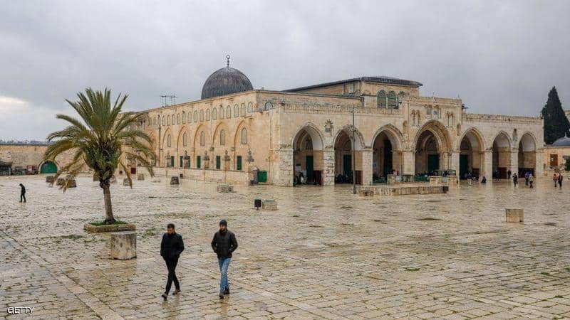 إسرائيل تمنع الفلسطينيين من دخول المسجد الأقصى