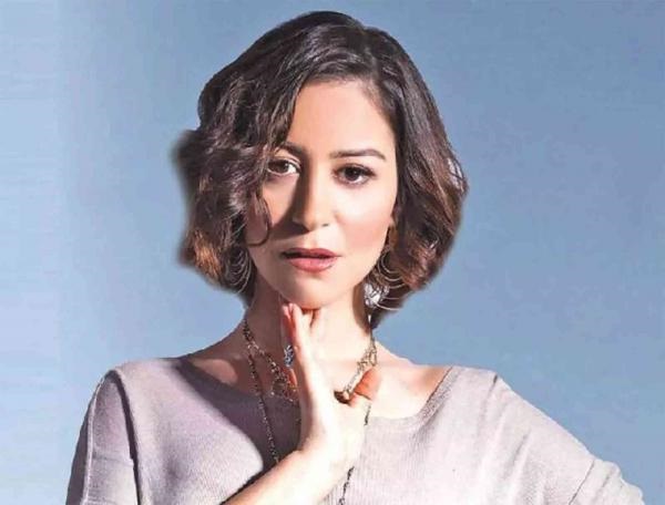 إحالة الفنانة منة شلبي للمحاكمة بتهمة بحيازة مخدرات