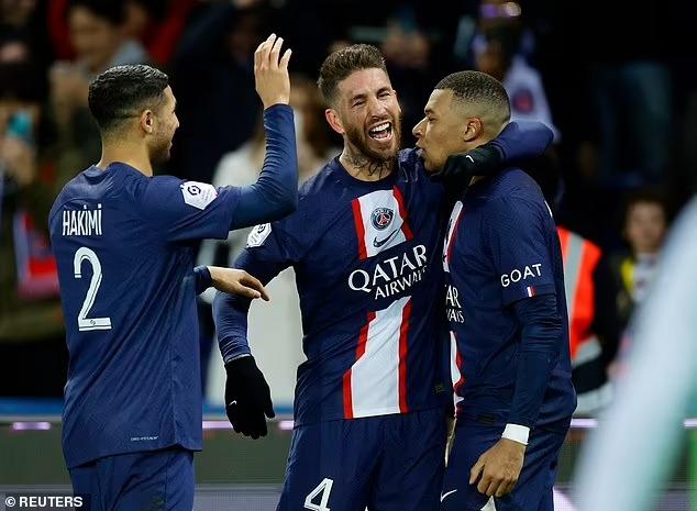باريس يودع 2022 بانتصار درامي في الدوري