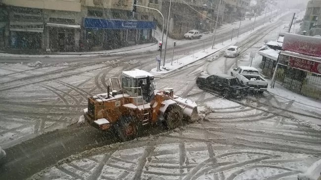 الجيش يزود الكهرباء بآليات لنقل فرقها في الثلوج