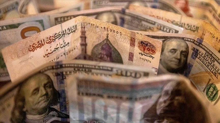 الجنيه المصري يتجاوز حاجز الـ27 أمام الدولار