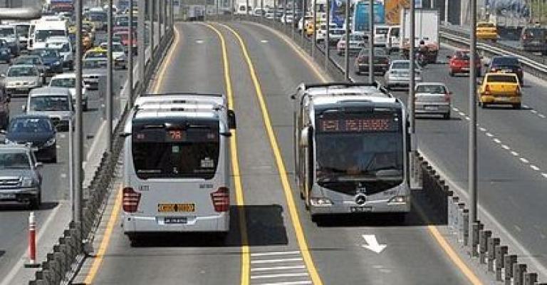 نواب يطالبوا السماح لمركيات الدفاع المدني استخدام ممرات الباص السريع