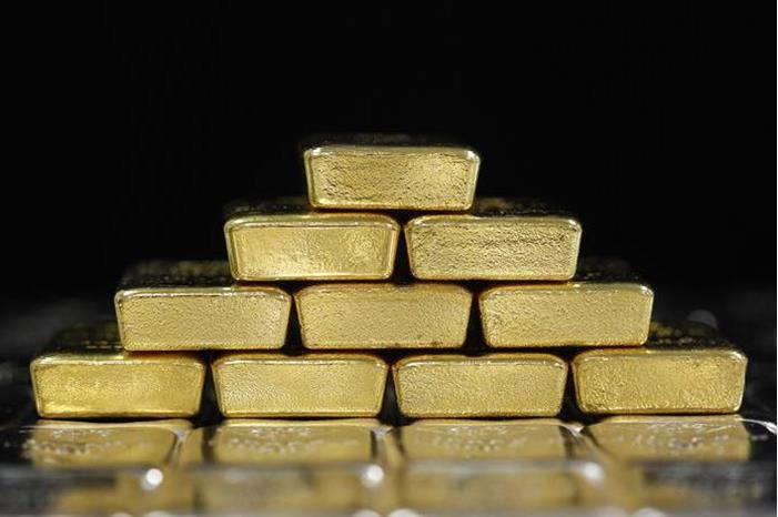 الذهب ينخفض عالمياً ويترقب بيانات التضخم