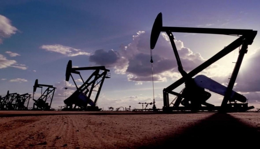 تراجع أسعار النفط عالميا في تعاملات الجمعة