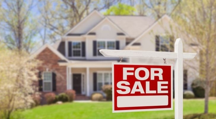 هبوط مبيعات المنازل في أمريكا إلى أقل مستوى منذ 2010