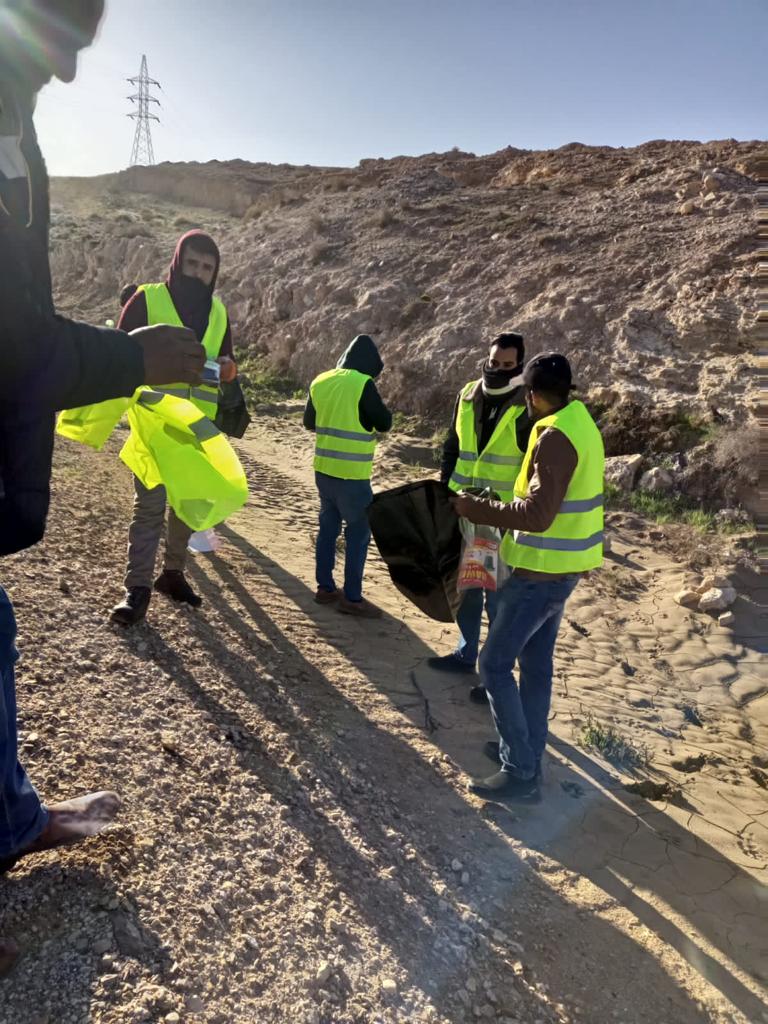 حملة نظافة على الطريق الصحراوي