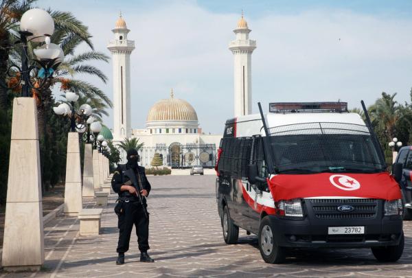 تونس: تمديد حالة الطوارىء إلى نهاية 2023