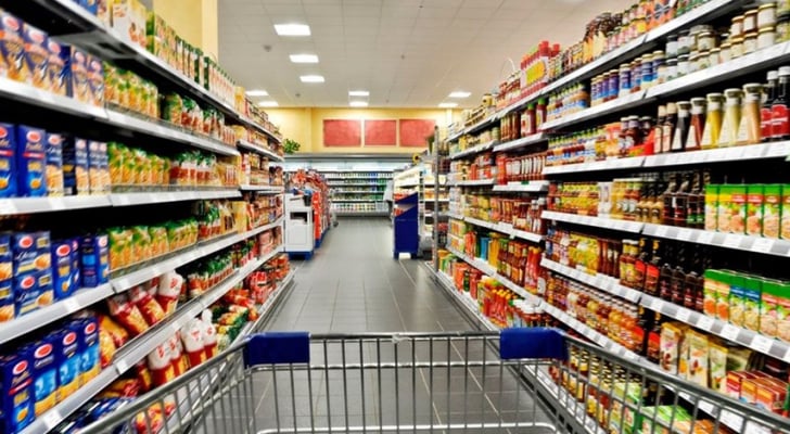 خبير أمن غذائي يتوقع انخفاض أسعار المواد الغذائية محليا