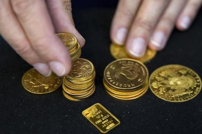انتظار بيانات التضخم يهبط بأسعار الذهب عالمياً