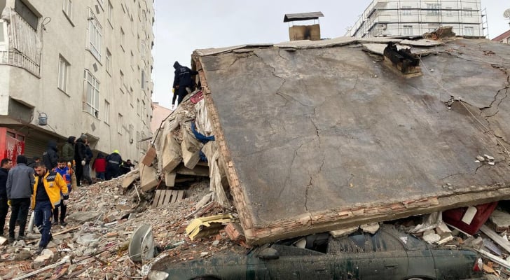 ما علاقة زلزال تركيا بالهزة الأرضية القوية التي ضربت رومانيا؟