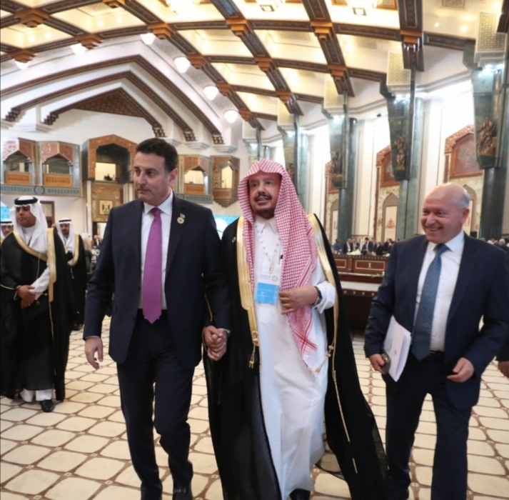 الصفدي يداً بيد مع رئيس الشورى السعودي ويؤكد عمق العلاقة الأردنية السعودية