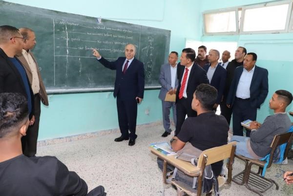 وزير التربية يتفقد مدارس في الكرك