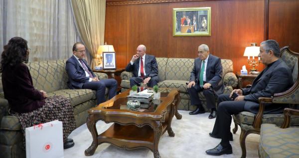 الفايز يلتقي السفير التركي لدى الأردن