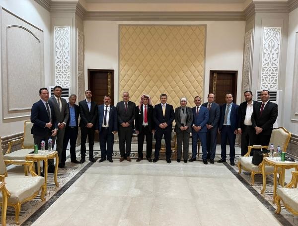 وفد نيابي يلتقي وزير النقل المصري