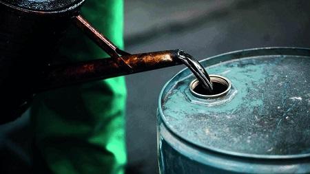 خبير أردني: النفط في أدنى مستوياته منذ 15 شهرا