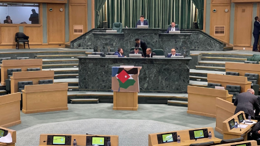 مجلس النواب يرفع خارطة تحمل علمي الأردن وفلسطين