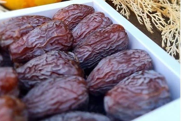 تحذير من الغذاء والدواء للمواطنين عند شراء التمور