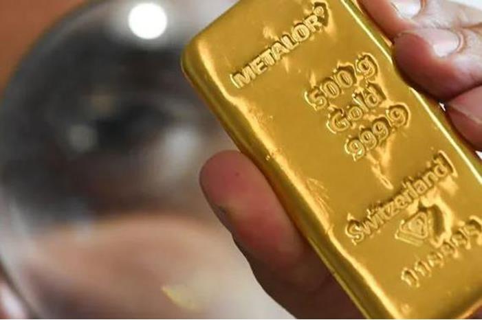 الذهب عالمياً يثبت فوق 2000 دولار وسط ترقب لقرار الفائدة