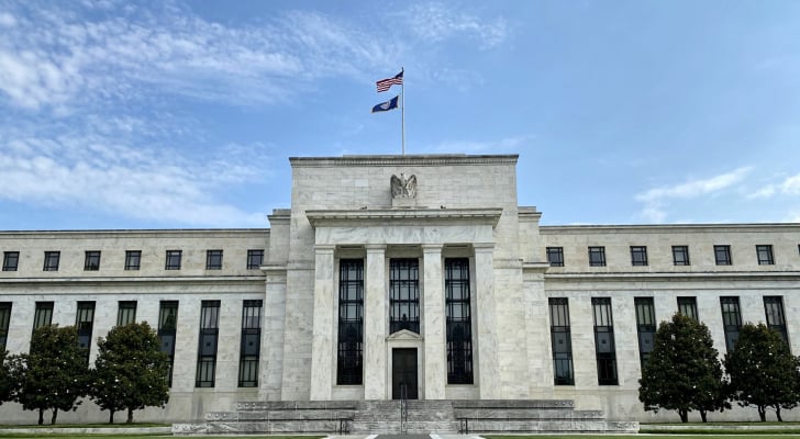 رئيس الفيدرالي يكشف احتمالية رفع أسعار الفائدة مستقبلا