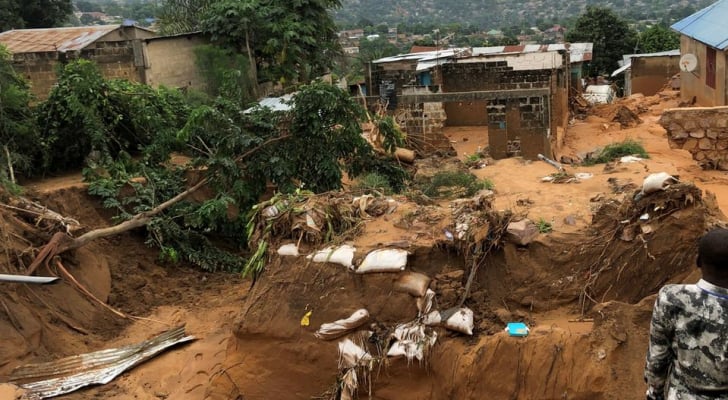 وفاة نحو 130 شخصا جراء الفيضانات في الكونغو
