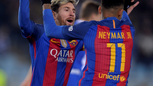 ميسي ونيمار حاضران باحتفالات لاعبي برشلونة بلقب الدوري