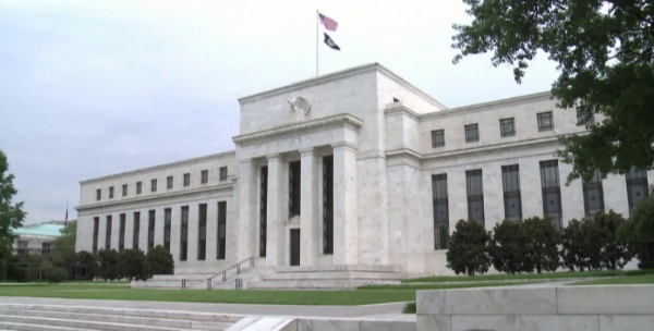 مسؤولان في الاحتياطي الفيدرالي يؤيدان مواصلة رفع الفائدة
