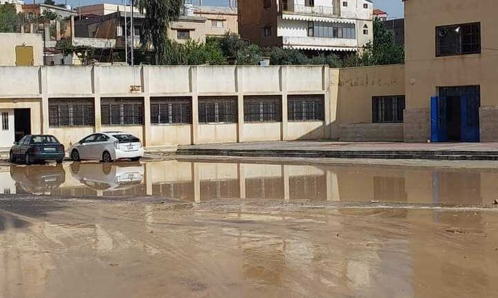 إخلاء طلاب مدرسة في بيرين داهمتها مياه الأمطار