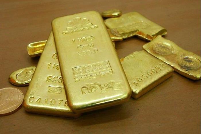 الذهب عالمياً يتراجع رغم توقعات وقف رفع الفائدة
