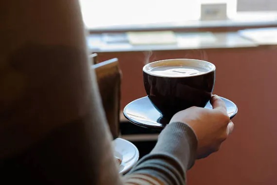 دراسة صادمة لعشاق القهوة توصي بتعديل طريقة تحضيرها.. ما علاقة ذلك بتغير المناخ؟