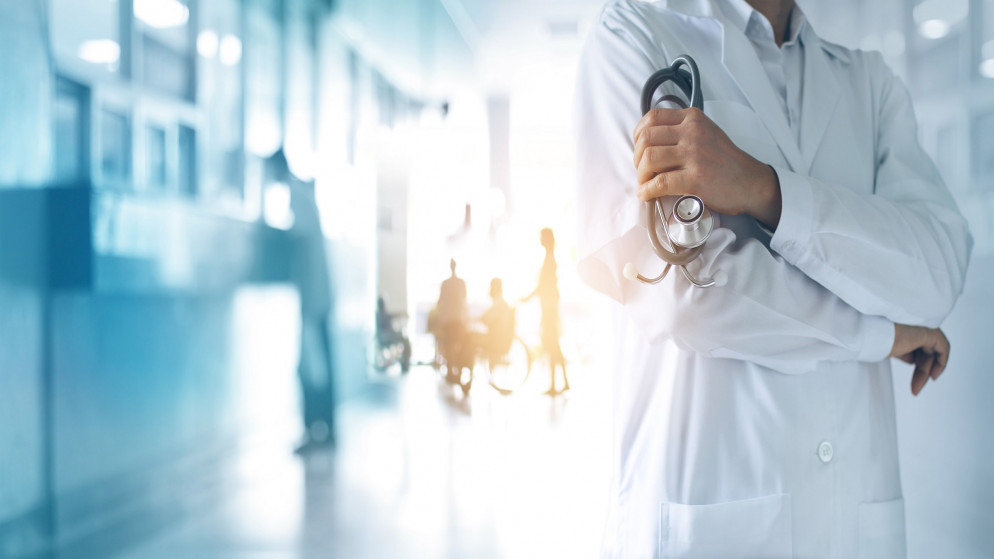 مطالبة نيابية بإعادة النظر بالآلية المتبعة من الحكومة في منح المعالجات الطبية