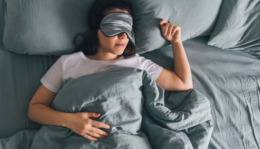 لهذا السبب النساء أكثر عرضة لمشكلات النوم من الرجال!