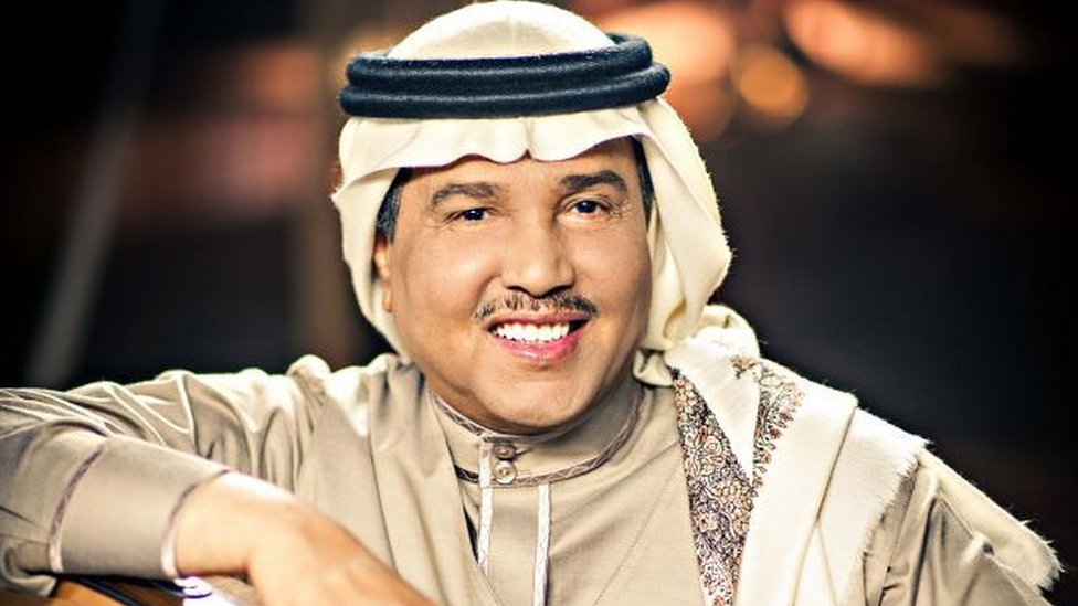 مُعجب يمني يسرق قُبّعة الفنان محمد عبده من داخل غرفته بالفندق بالسعودية …ولكن..!!