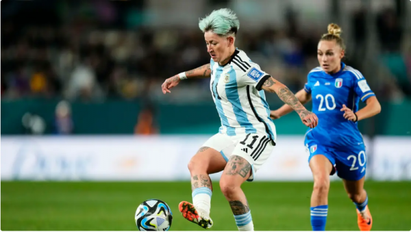 محبو ميسي يهاجمون لاعبة الأرجنتين: تحبين رونالدو