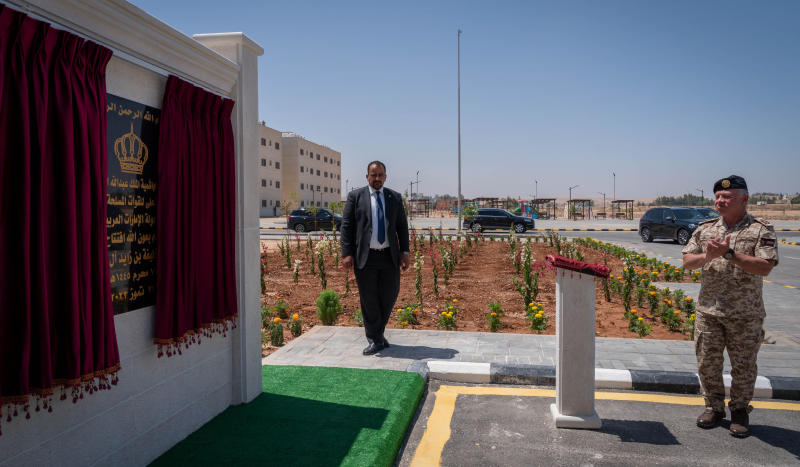 الملك يفتتح مدينة الشيخ خليفة بن زايد آل نهيان السكنية بمحافظة الزرقاء